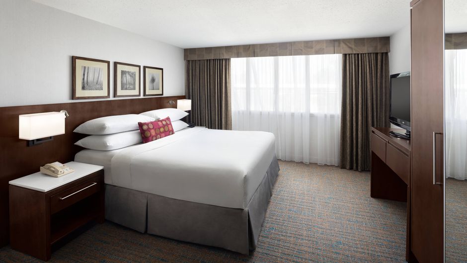 Delta Hotels By Marriott Calgary South Suite