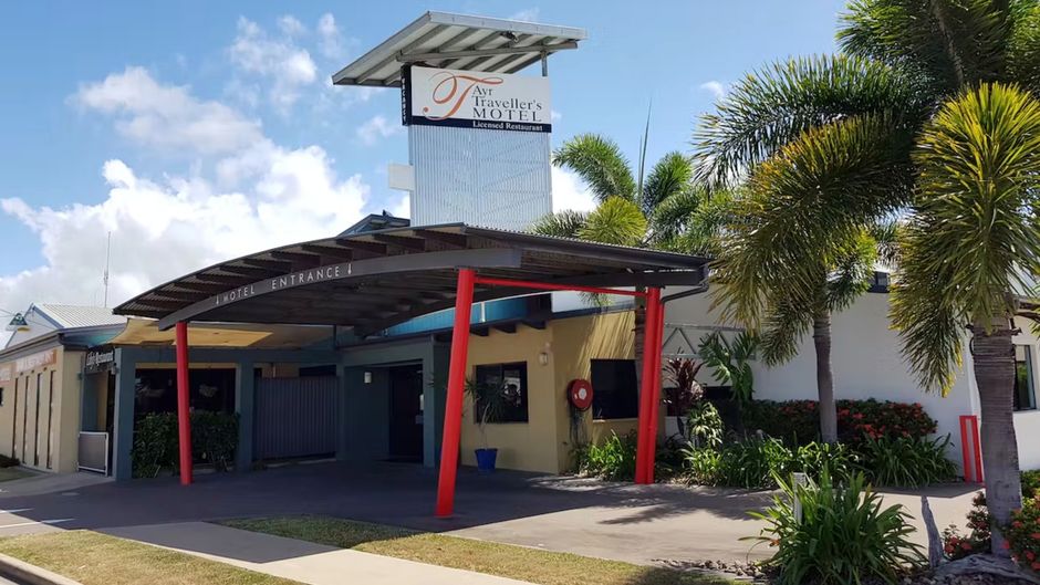 Ayr Traveller's Motel Exterior