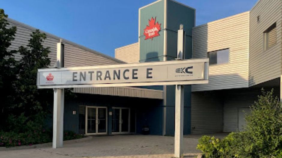 Canad Inns Destination Centre Brandon Exterior