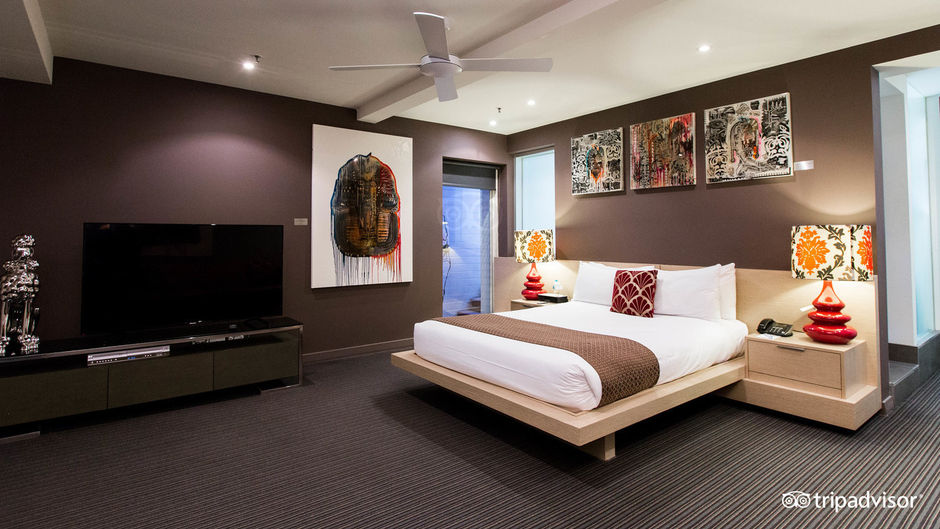 Tolarno Hotel Room