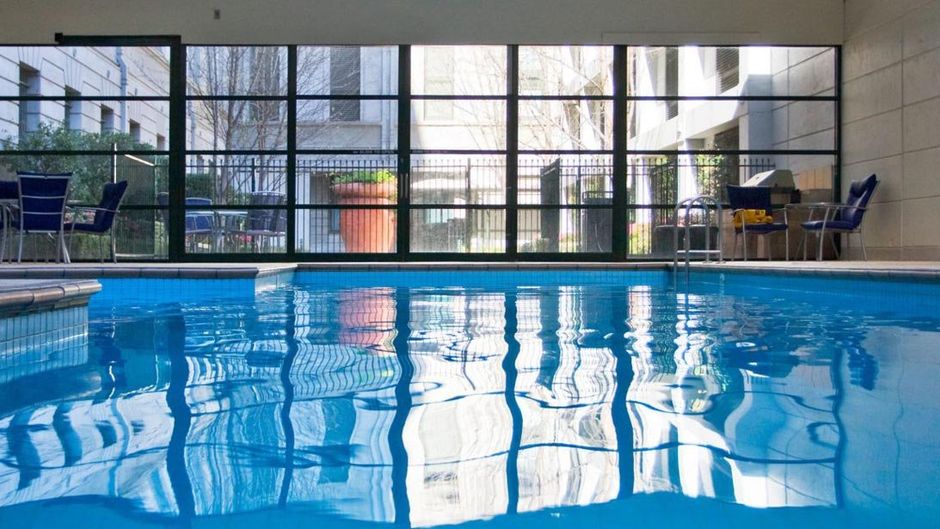 Quest Grand Hotel Melbourne Pool