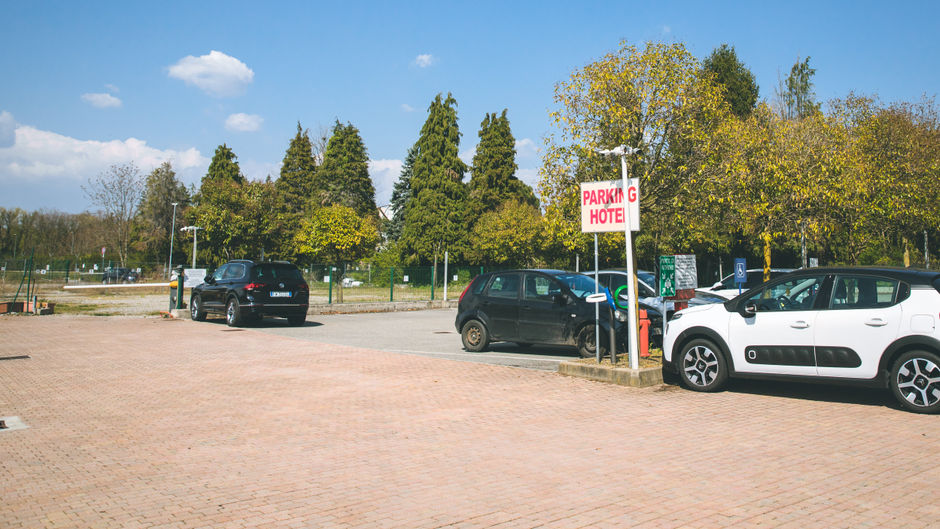 Holiday Inn Express Milan-Malpensa Arpt Exterior