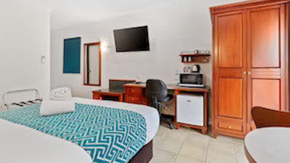 The Coffee House Apartments & Bistro Room