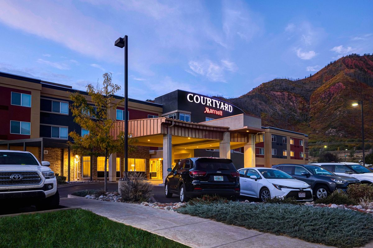 Courtyard By Marriott Glenwood Springs First Class Glenwood Springs