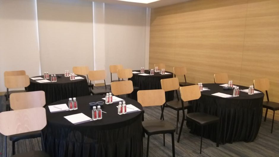 Holiday Inn Express Nashik Indira Nagar Meeting