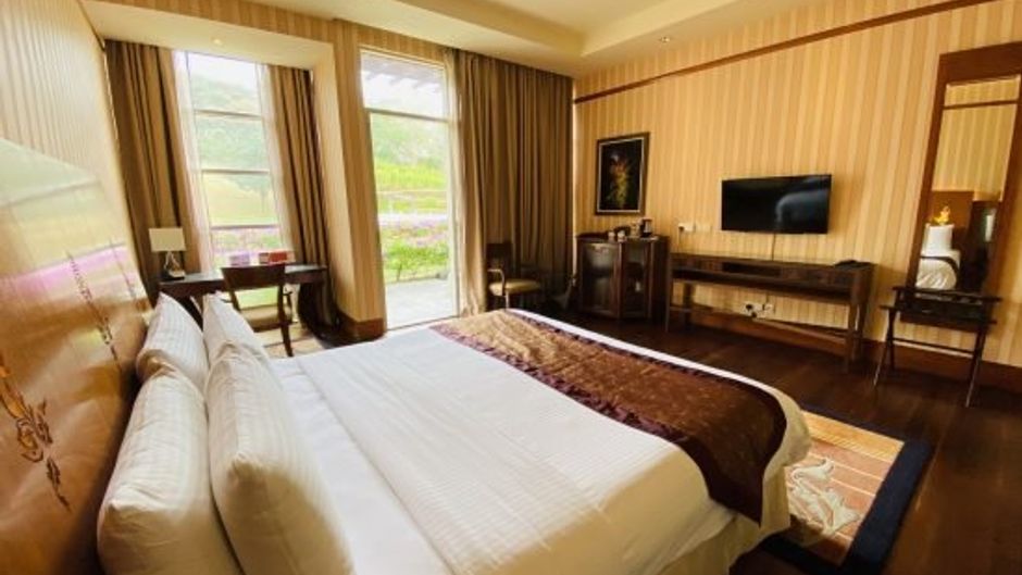 Pulse Grand Hotel Room
