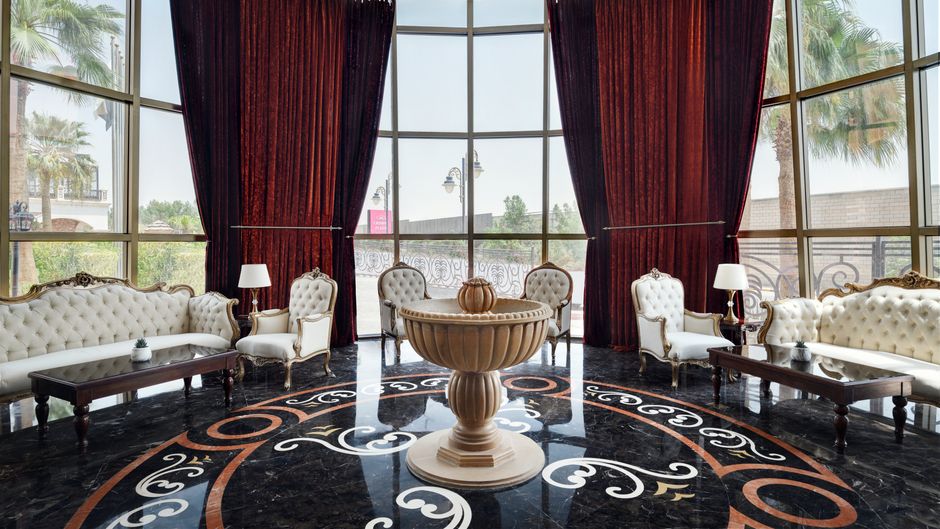 Crowne Plaza Al Waha Lobby
