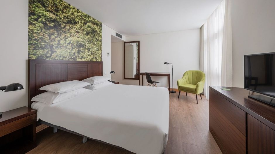 Avenida Hotel Room