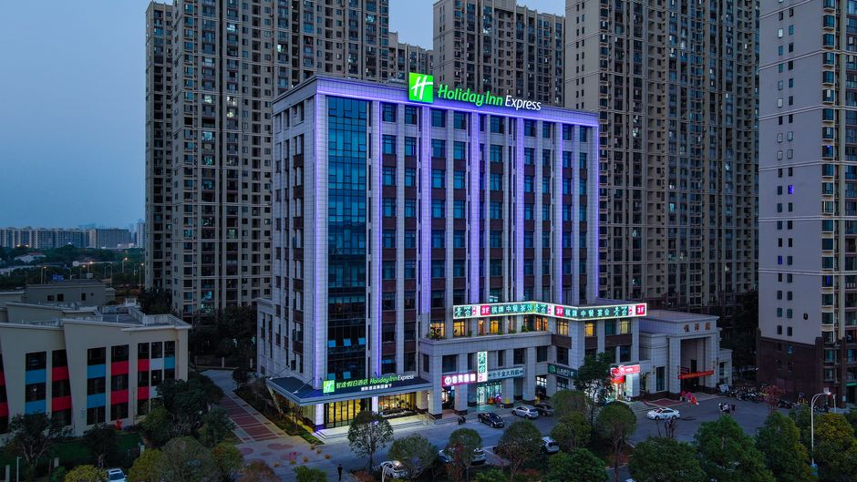 Holiday Inn Express University Tech City Exterior