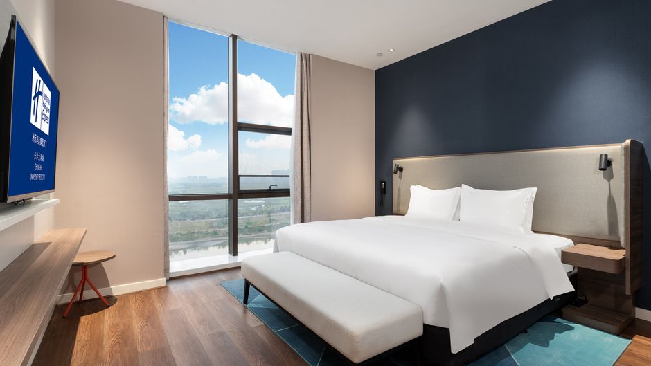 Holiday Inn Express University Tech City Room