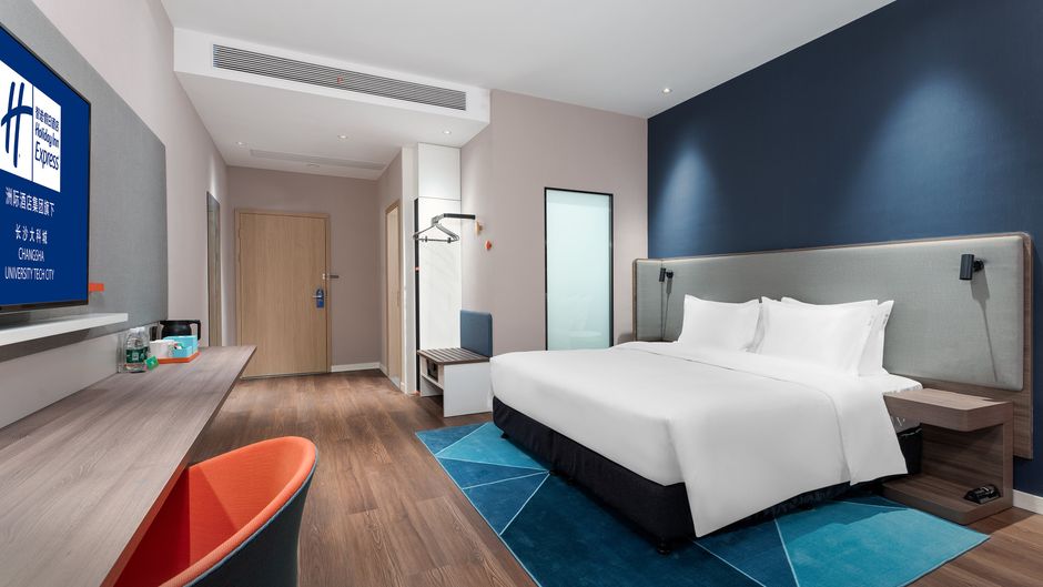 Holiday Inn Express University Tech City Room