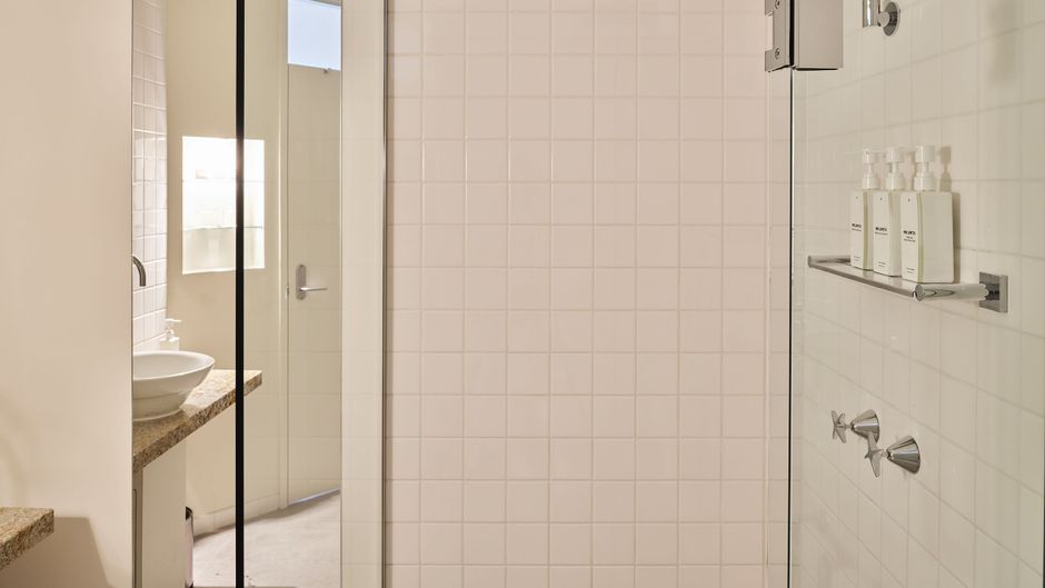 Lindenwarrah Hotel Room