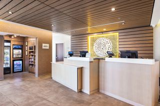 Fairfield Inn & Suites Airport Oyster Point Area