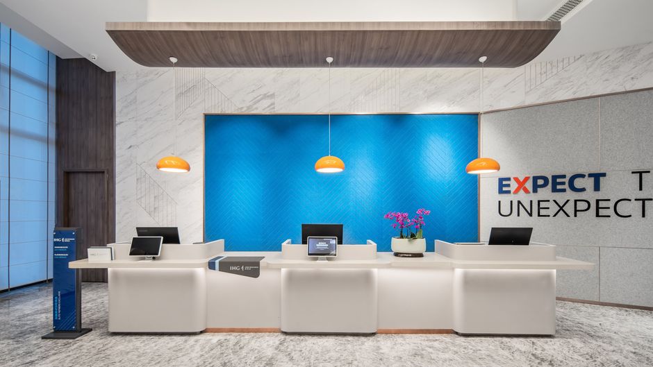 Holiday Inn Express Railway Station Lobby