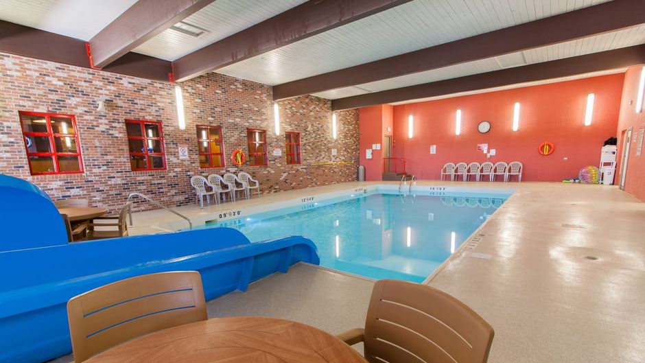 BCMInns Lloydminster, SK Pool