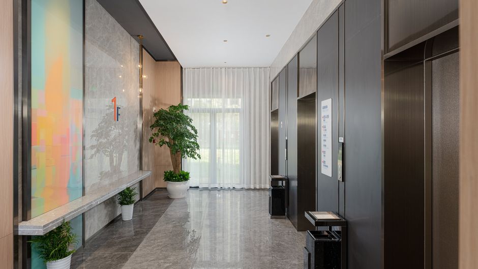 Holiday Inn Express University Tech City Lobby