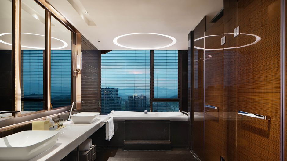 Sheraton Yunfu Xinxing Hotel Room