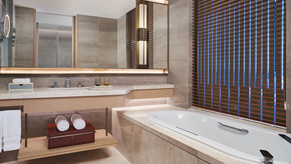 Sheraton Yunfu Xinxing Hotel Room