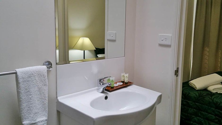 Port Denison Motor Inn Room