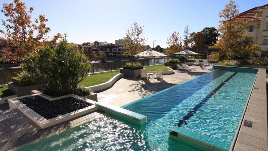 East Perth Suites Hotel Pool