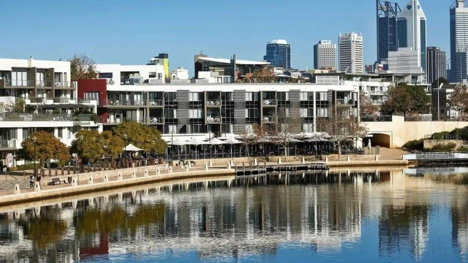 East Perth Suites Hotel Exterior