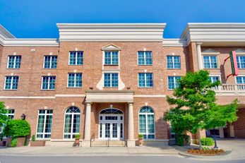 Courtyard by Marriott Green Hills