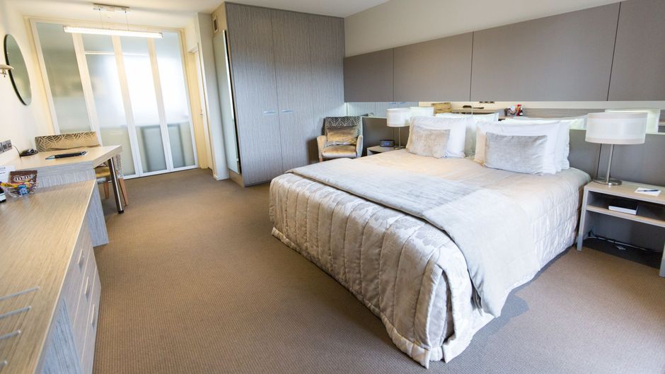 Airport Gateway Motel Room
