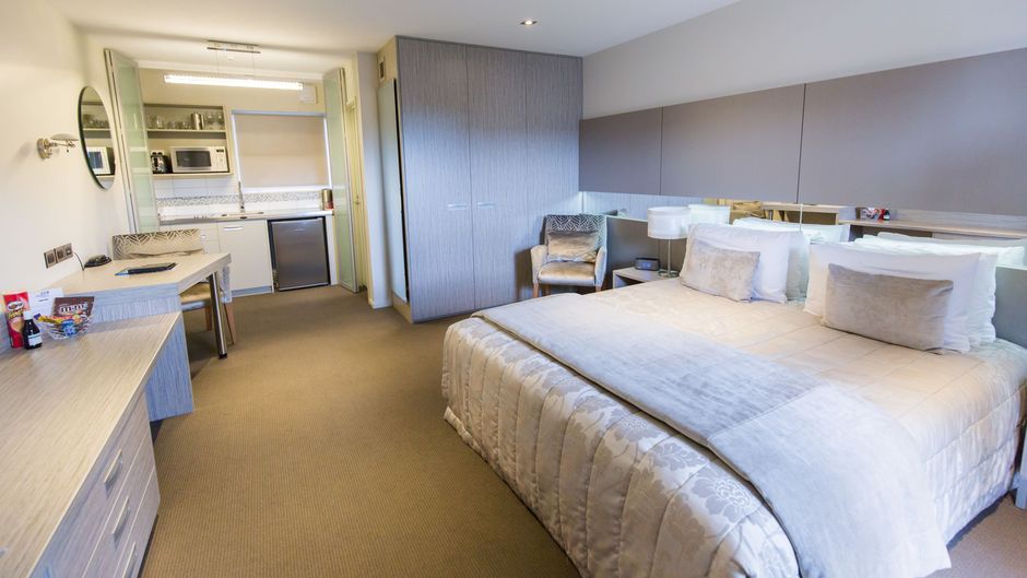 Airport Gateway Motel Room