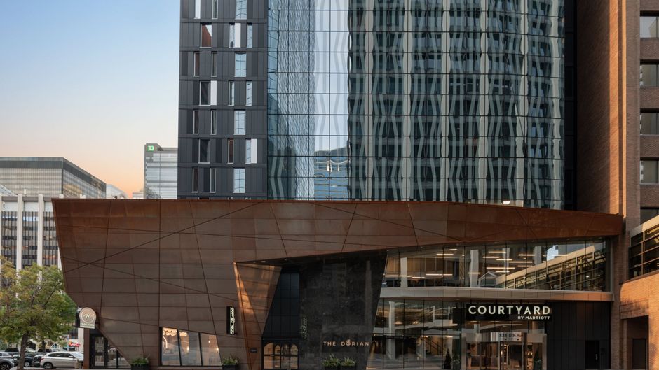 Courtyard Calgary Downtown Exterior
