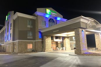 Holiday Inn Express Hotel & Suites Woodw