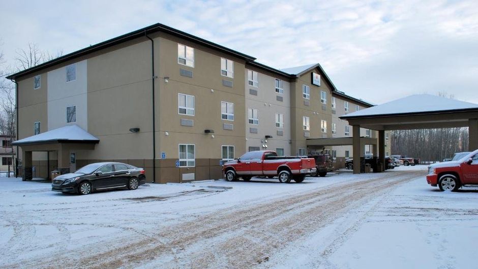 Paradise Inn & Suites Redwater Exterior