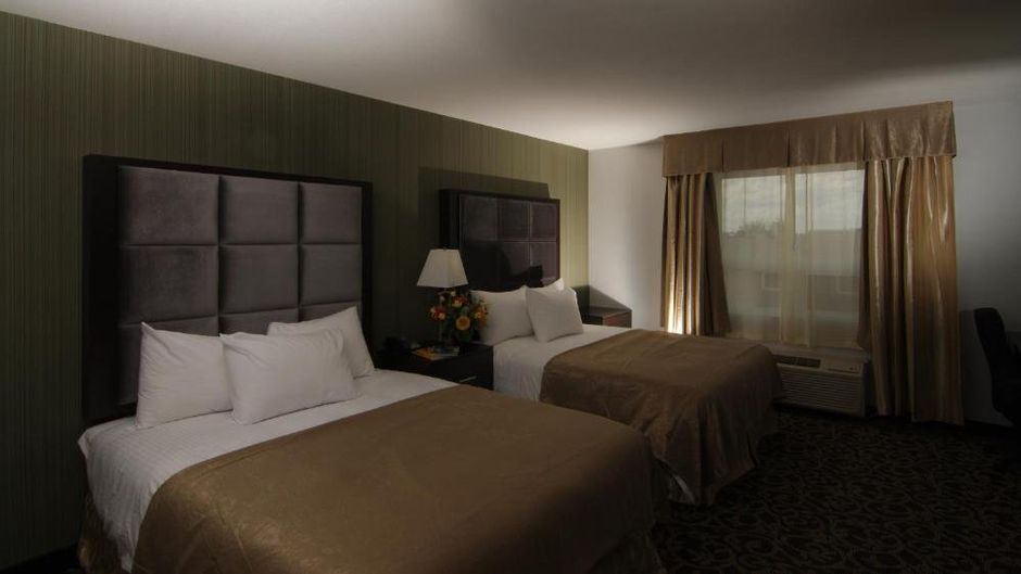 Paradise Inn & Suites Redwater Room