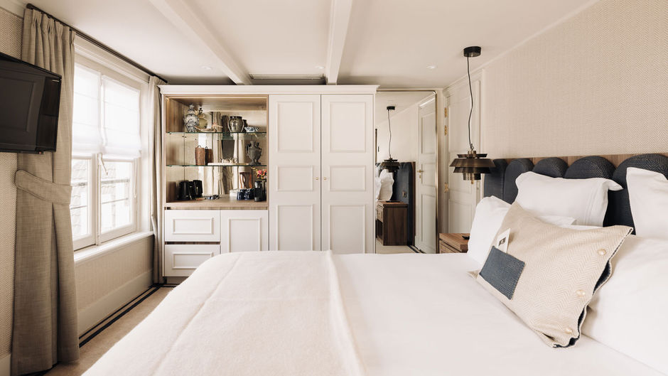 Seven One Seven Room