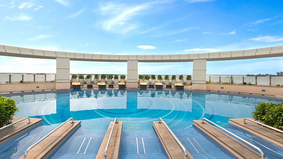 Crowne Plaza Greater Noida Pool