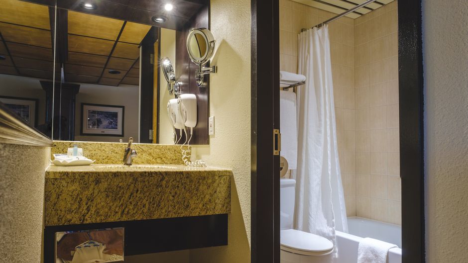 Le Montagnais Hotel Room
