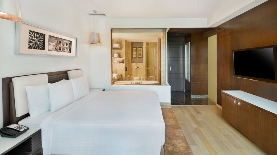 Crowne Plaza Greater Noida Suite