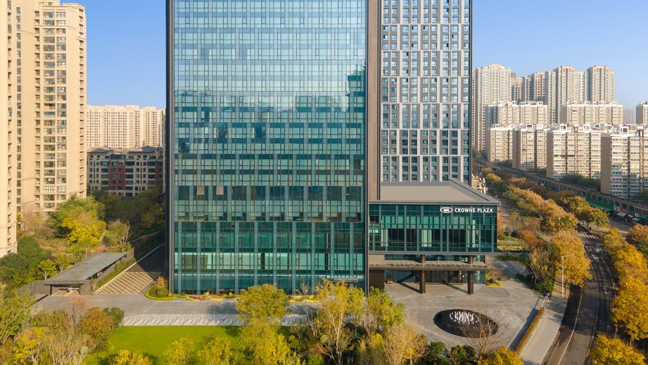 Crowne Plaza High Tech Zone Exterior