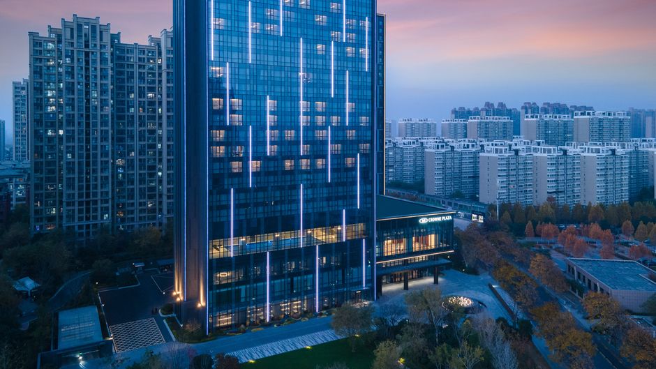 Crowne Plaza High Tech Zone Exterior