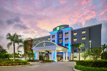 Holiday Inn Express Hotel & Suites