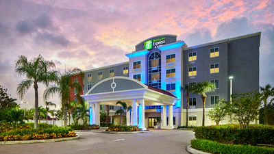 Holiday Inn Express Hotel & Suites