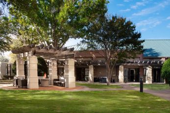 Courtyard by Marriott Addison Quorum