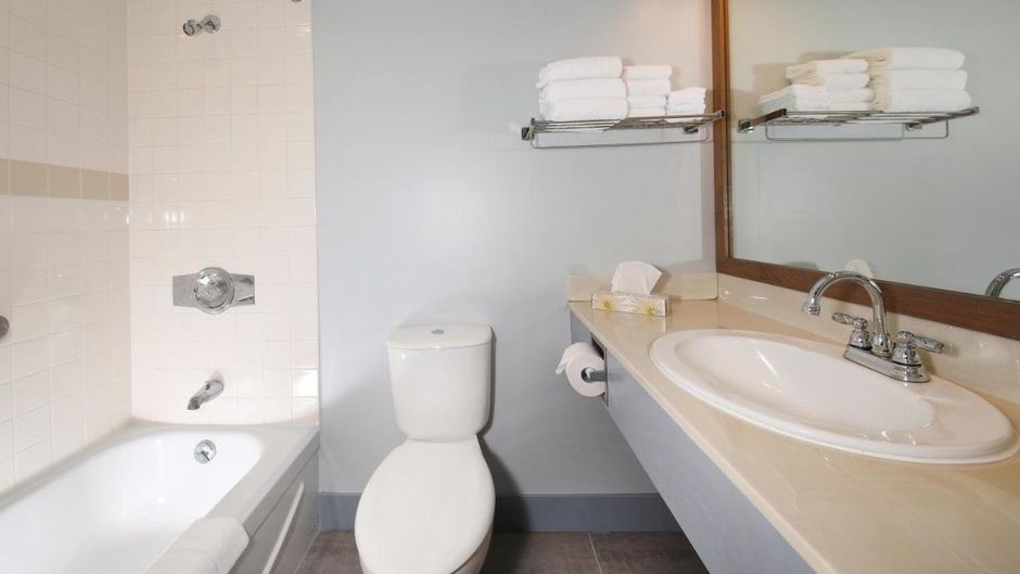 Loyalist Country Inn & Conference Centre Room