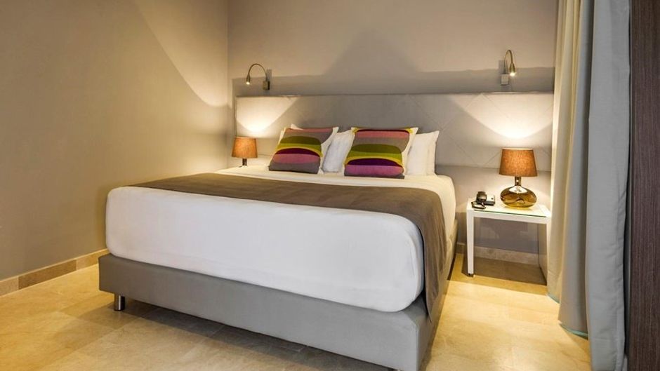 OZ Hotel Room
