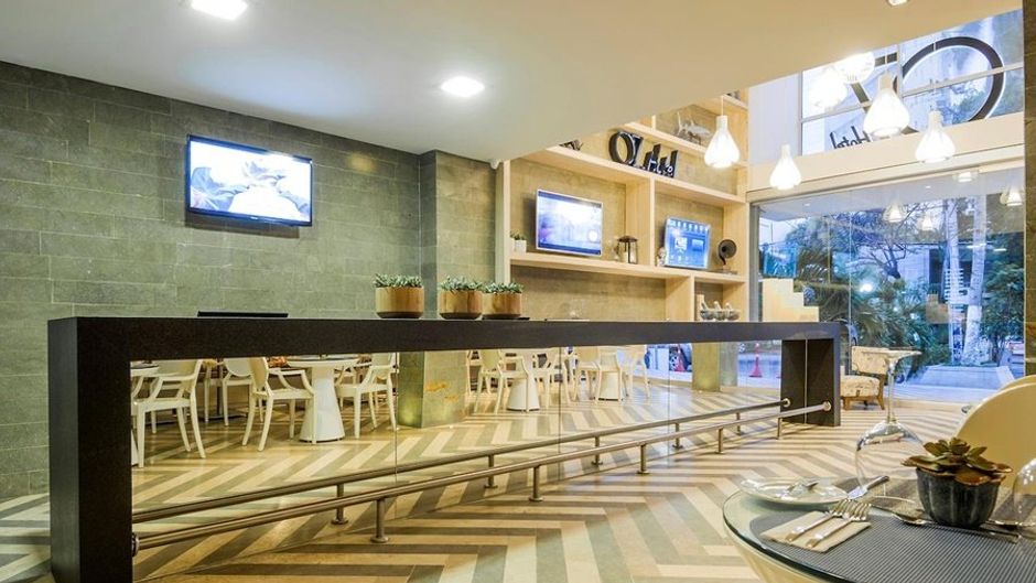 OZ Hotel Restaurant