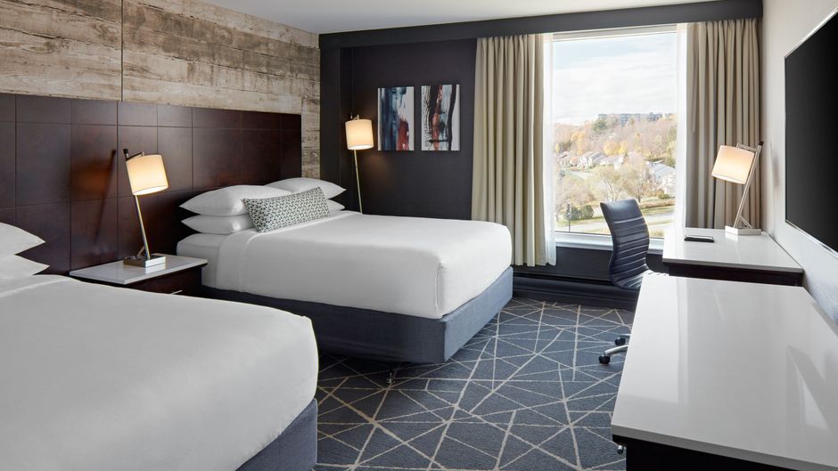 Delta Hotels Sherbrooke Conference Centre Room