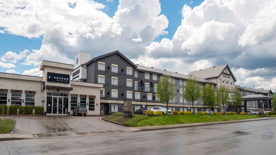 Sandman Signature Hotel & Suites Exterior