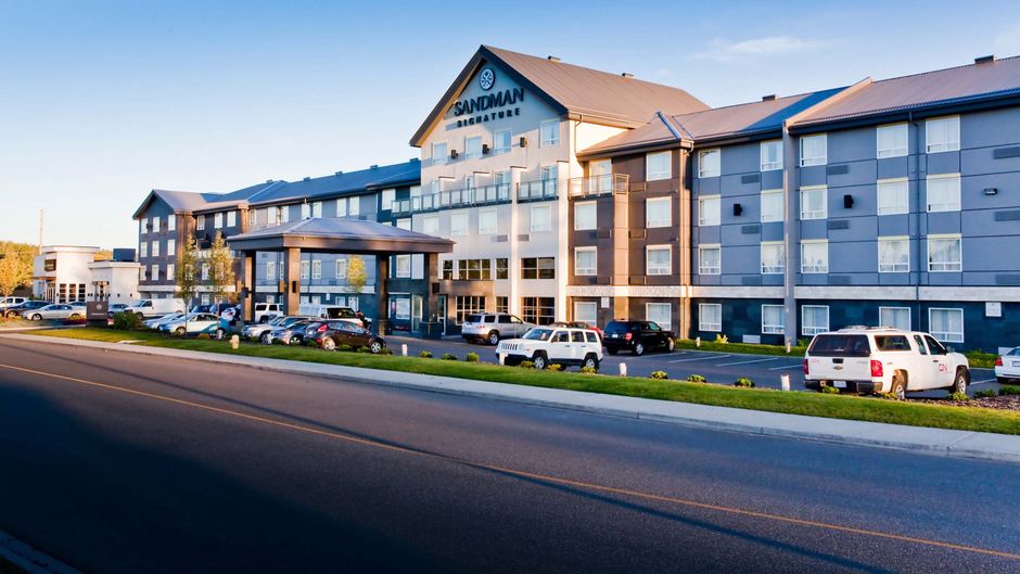 Sandman Signature Hotel & Suites Exterior