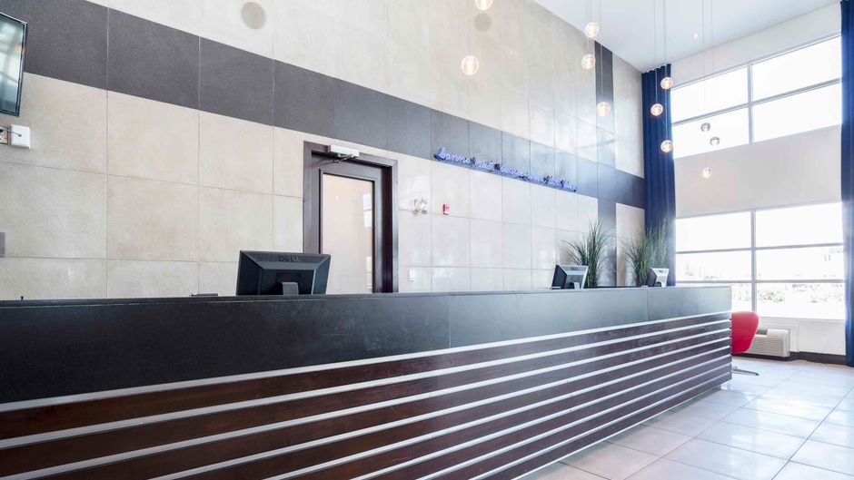 Sandman Signature Hotel & Suites Lobby