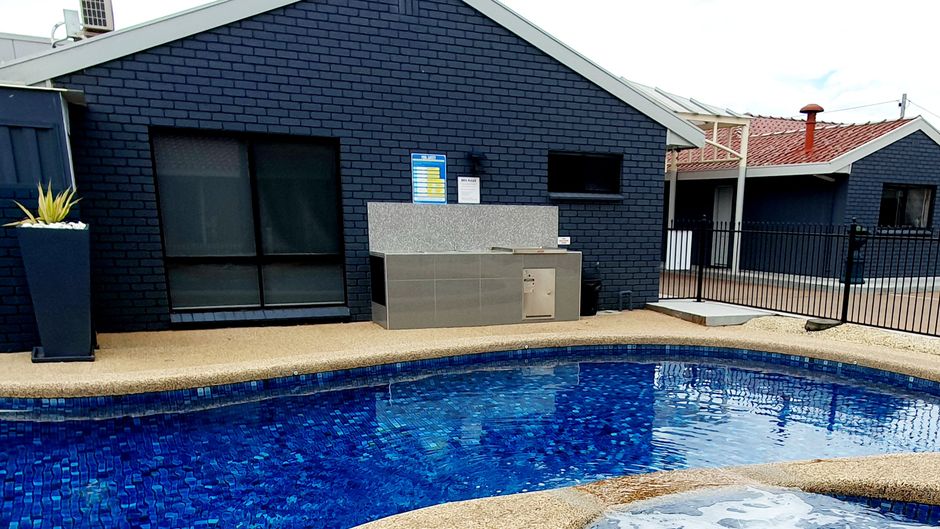 Addison Motor Inn Pool