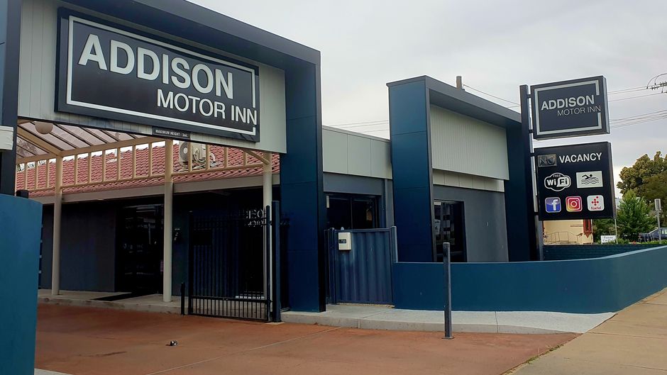 Addison Motor Inn Exterior